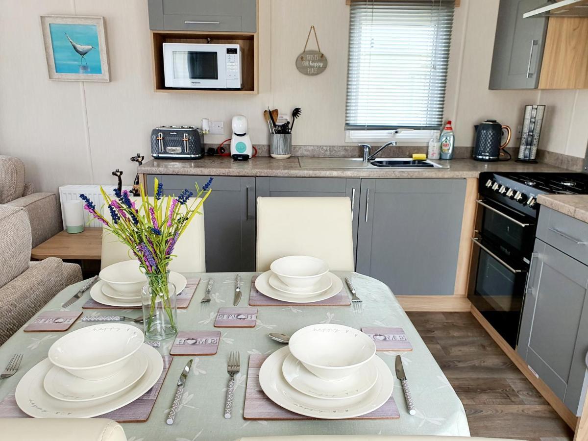 Premium Accommodation With Luxury Hot-Tub And Decking Area, Near Fantasy Island Ingoldmells Zimmer foto