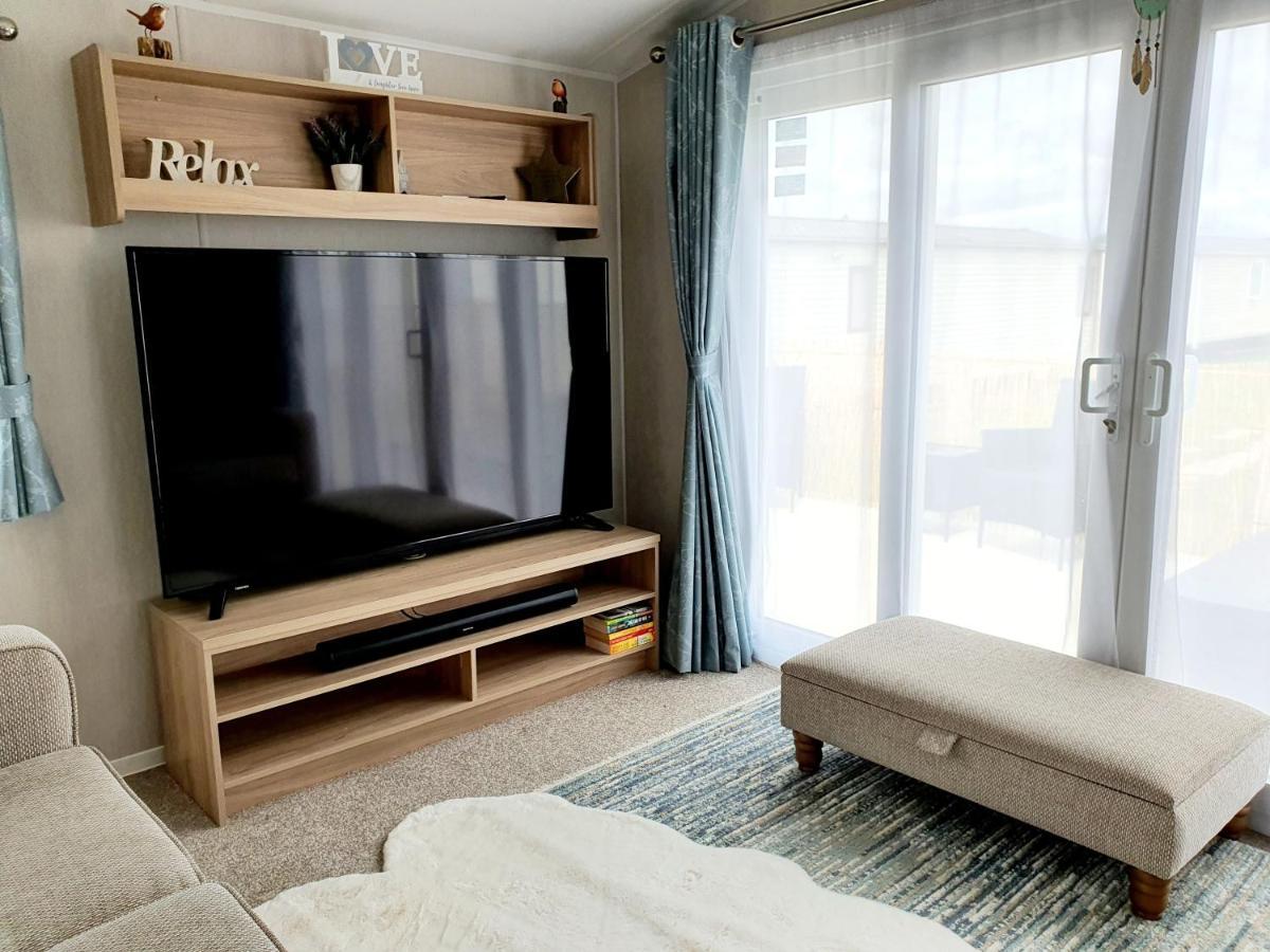 Premium Accommodation With Luxury Hot-Tub And Decking Area, Near Fantasy Island Ingoldmells Exterior foto