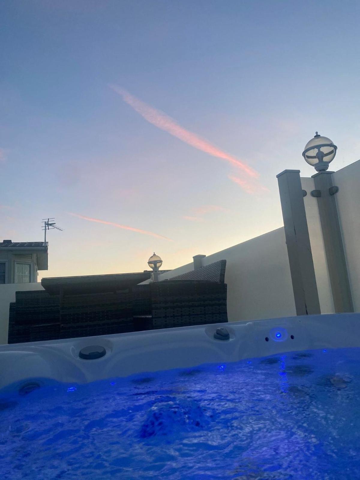 Premium Accommodation With Luxury Hot-Tub And Decking Area, Near Fantasy Island Ingoldmells Exterior foto